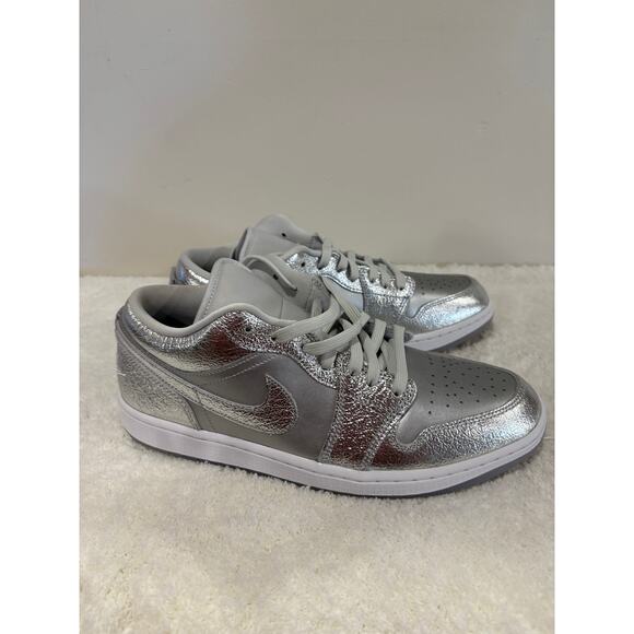 NWT Nike Jordan Air 1 Low SE Sneakers Metallic Silver/Photon Dust Women's 11.5 - Picture 4 of 8